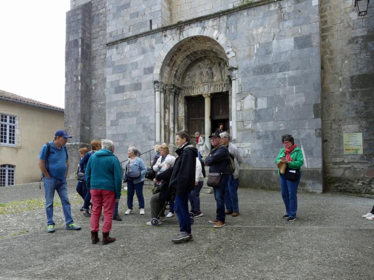 Saint Bertrand de Comminges : devant la basilique